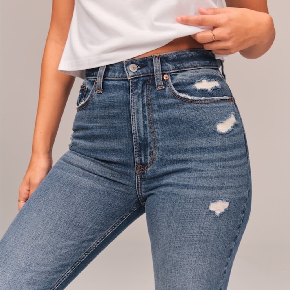 NWOT Curve Love High Rise Ankle Straight Jeans